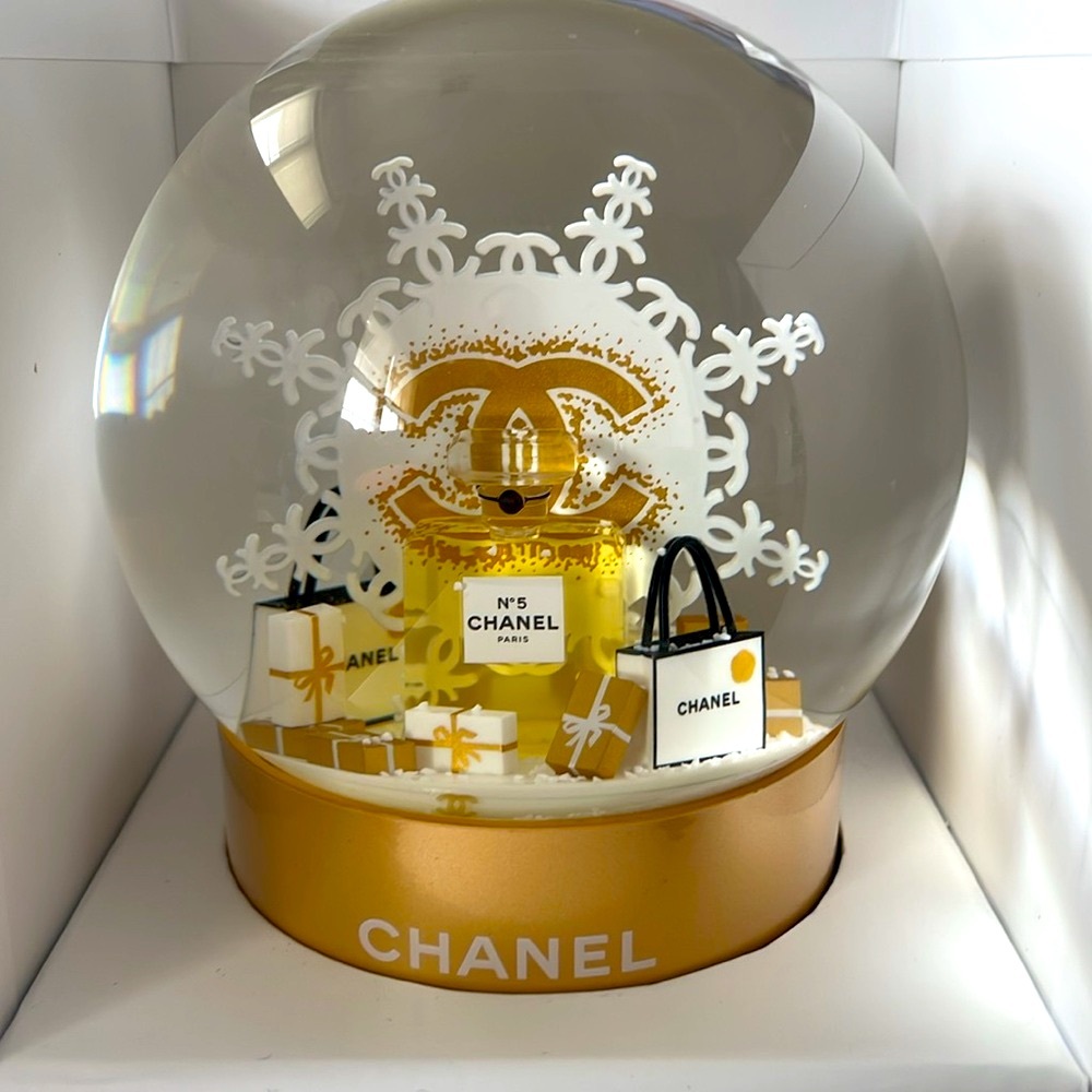 CHANEL No.5 Gold Snow Globe